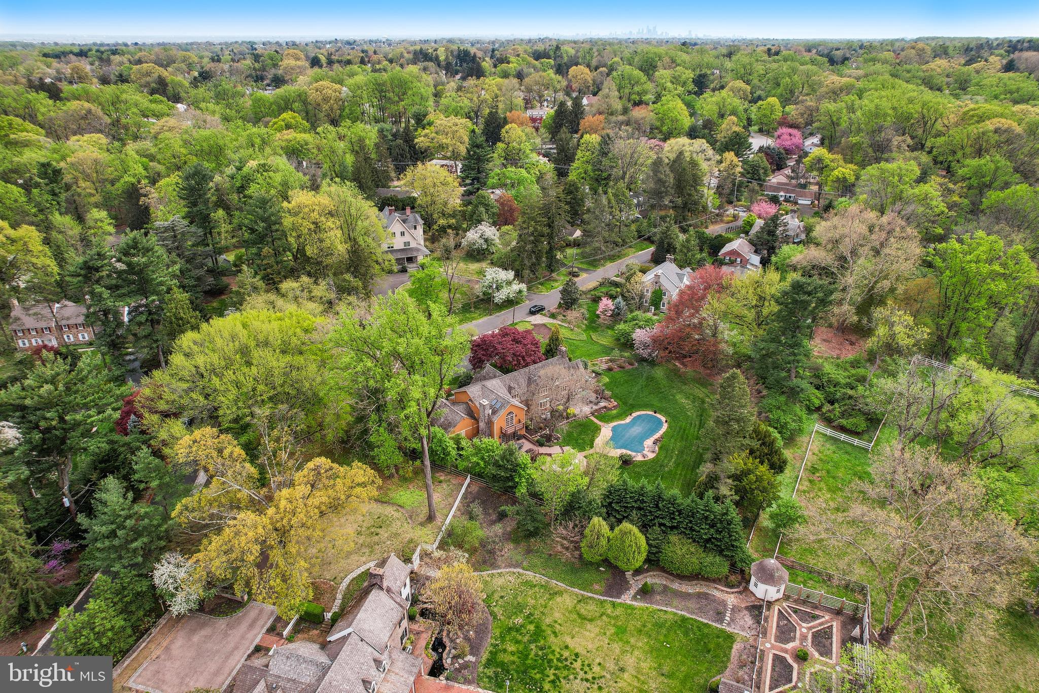 MEADOWBROOK - Residential