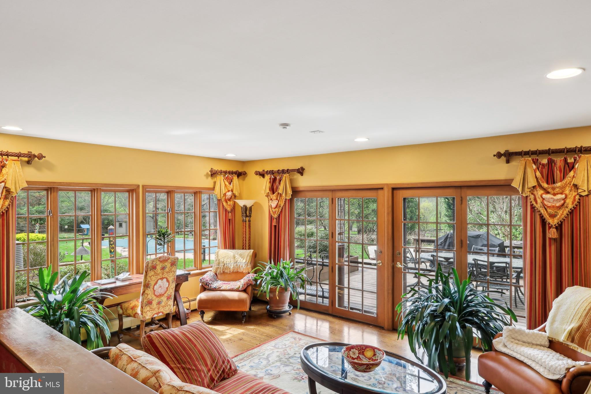 MEADOWBROOK - Residential