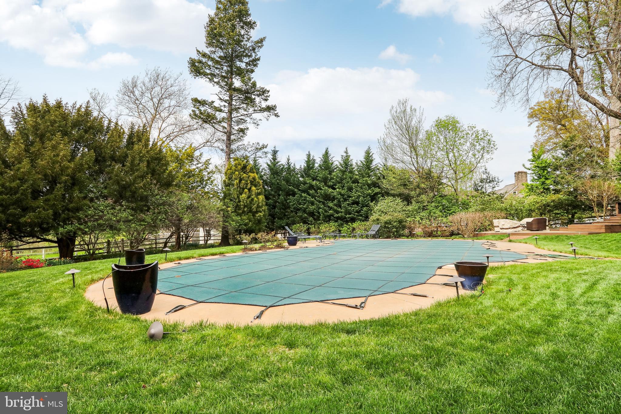 MEADOWBROOK - Residential