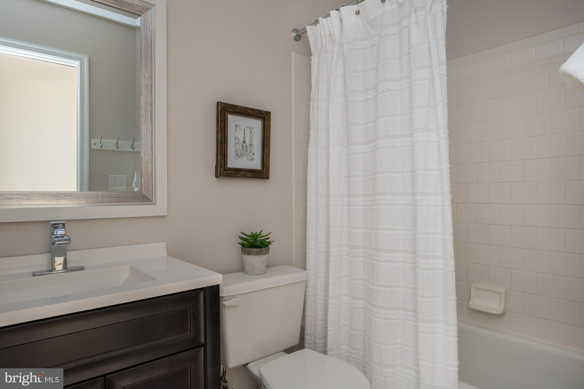 STONEHAVEN MEWS IN CROFTON VILLAGE - Residential