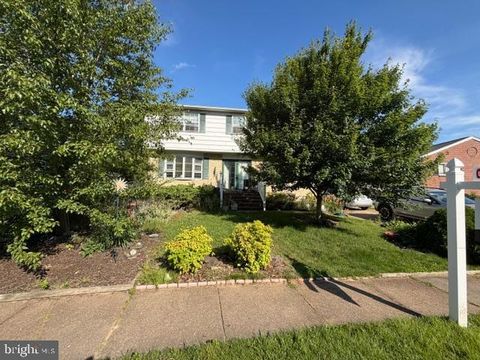 Homes For Sale - 7952 Cross Creek Drive<br/> GLEN BURNIE, MD 21061