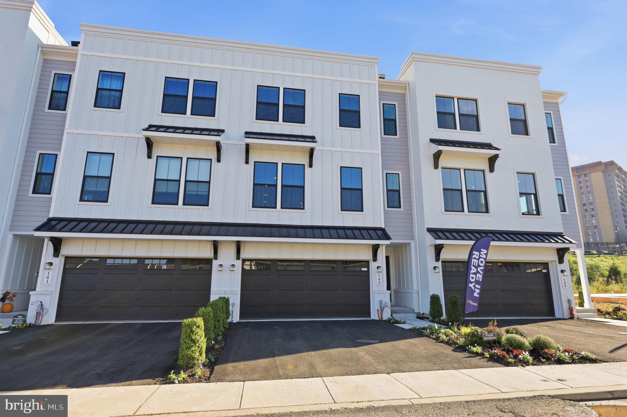 143 RIVER TRAIL CIRCLE