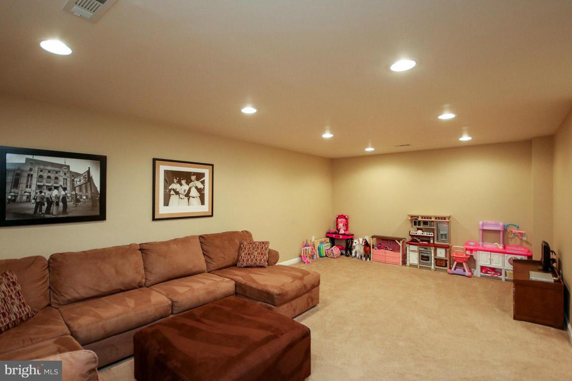 MEADOWS AT MORRIS FARM - Residential