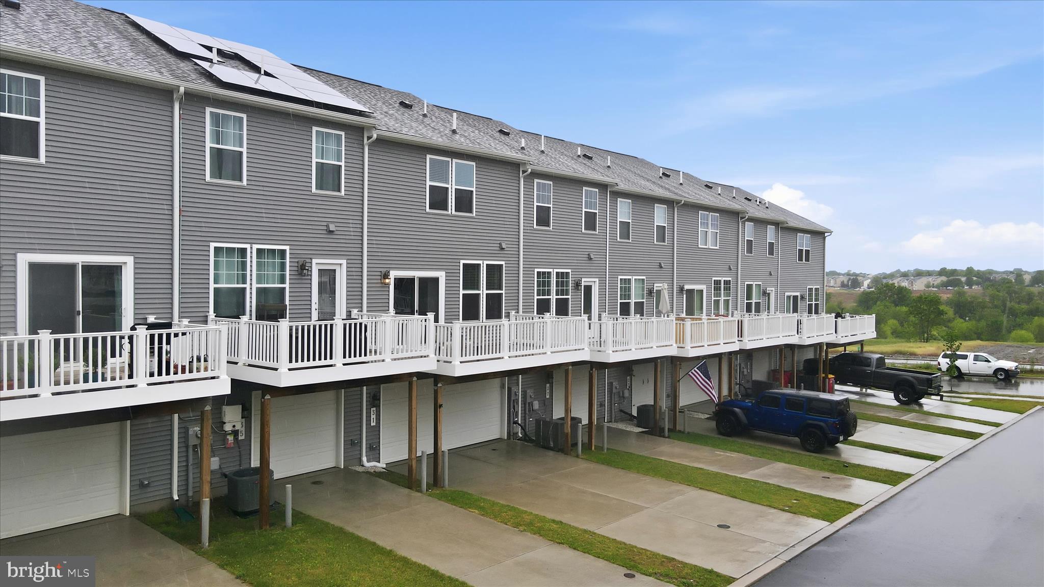 PRESIDENTS POINTE - Residential