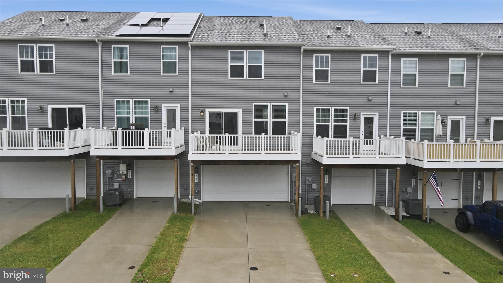 PRESIDENTS POINTE - Residential