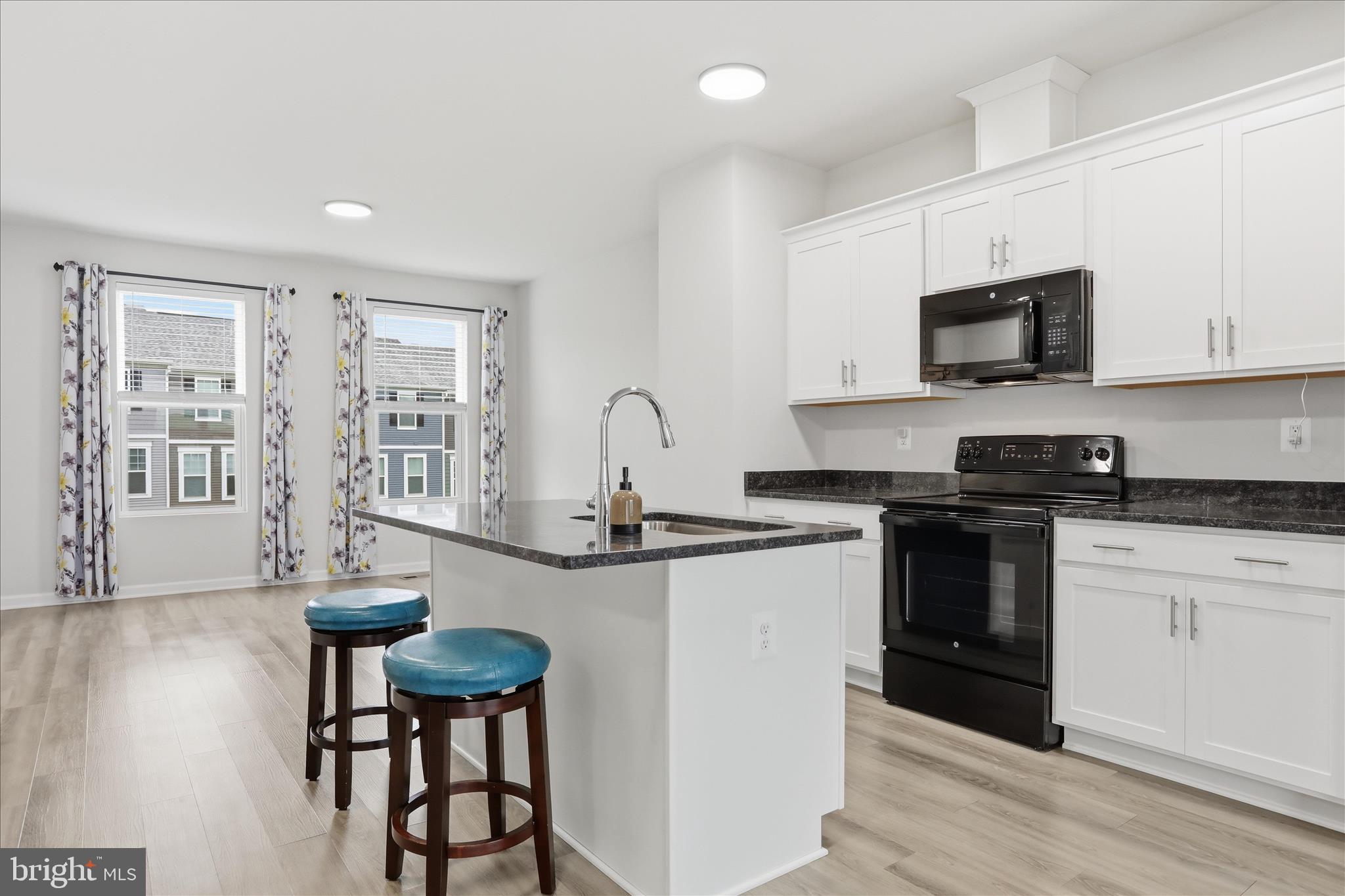 PRESIDENTS POINTE - Residential