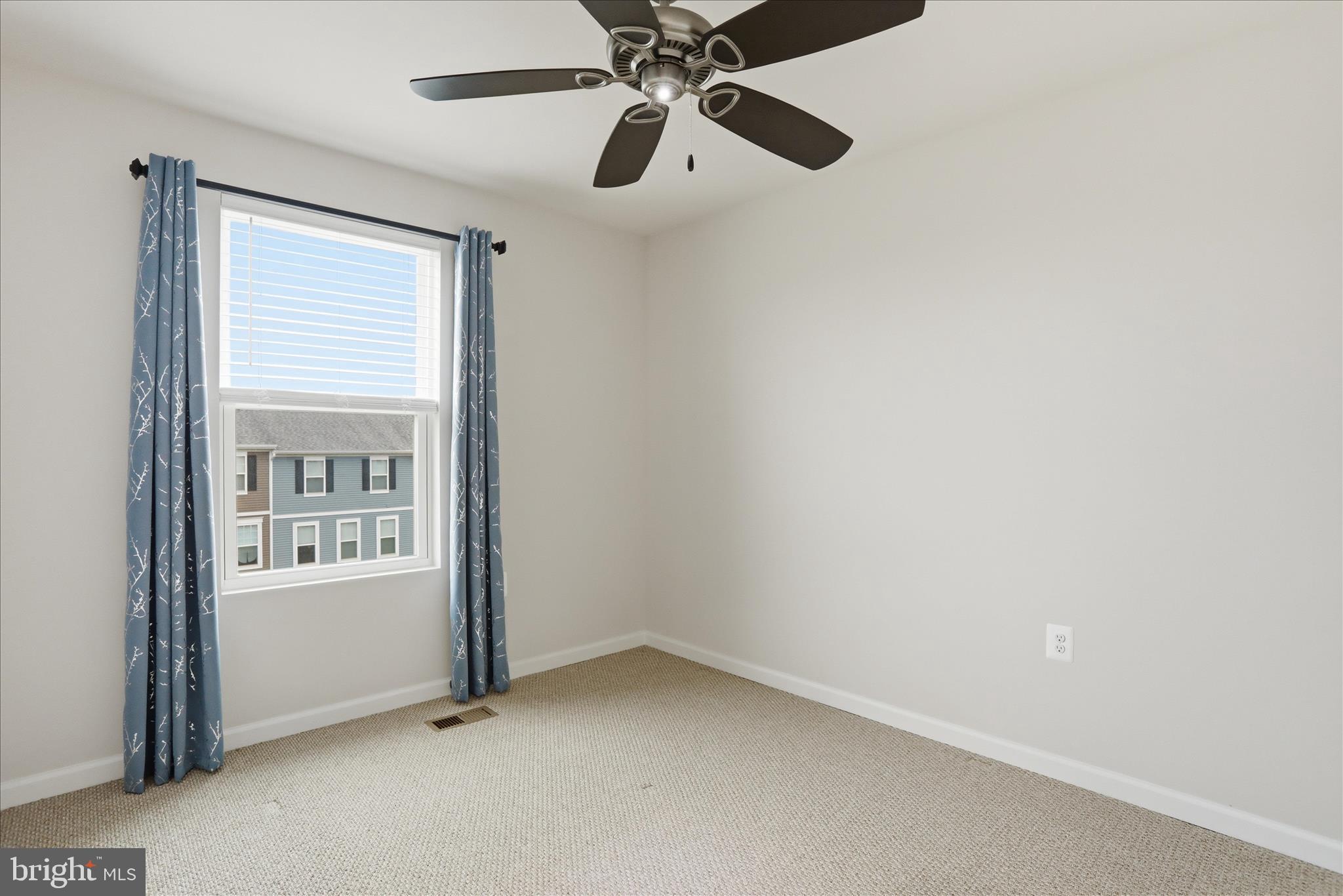 PRESIDENTS POINTE - Residential