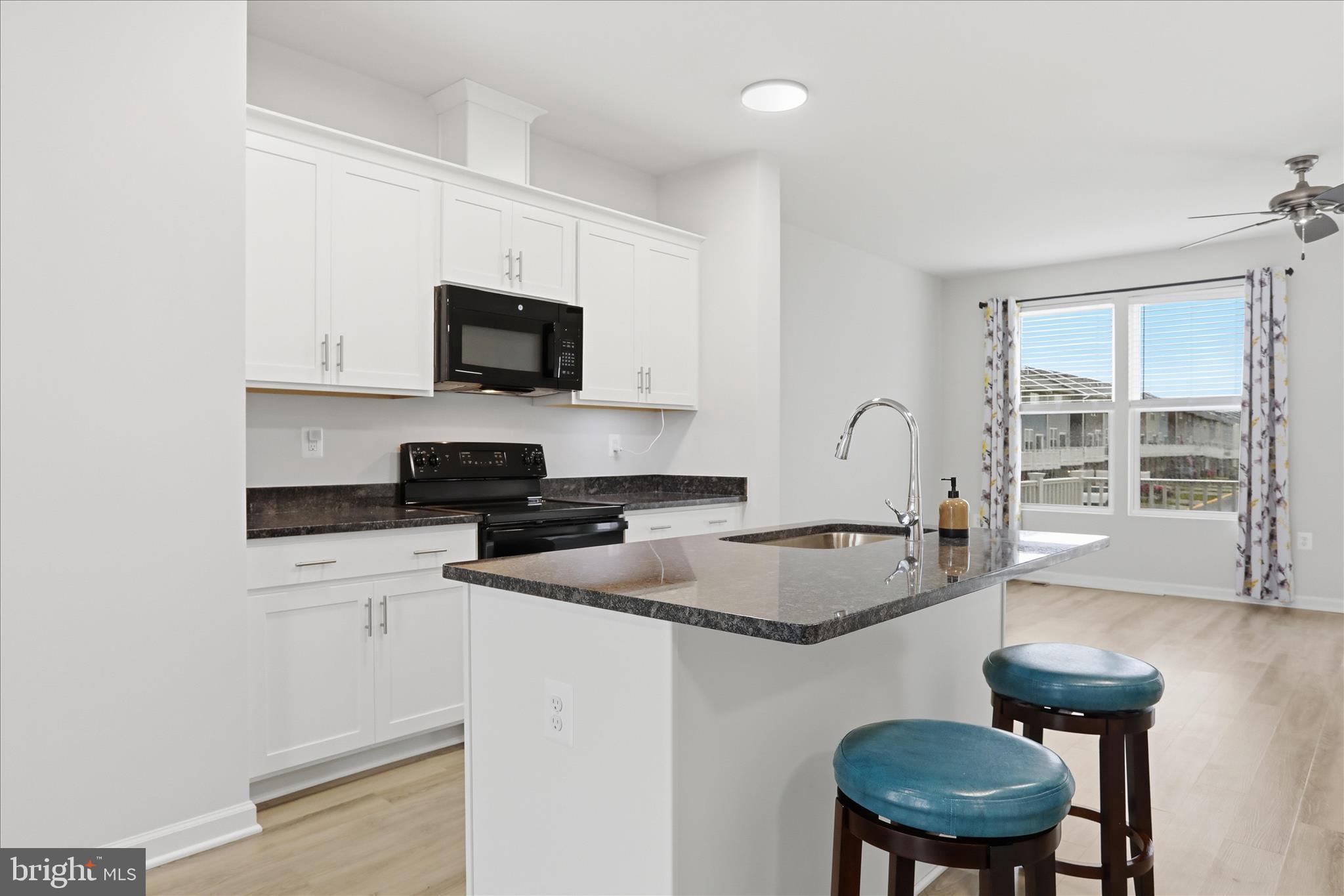PRESIDENTS POINTE - Residential