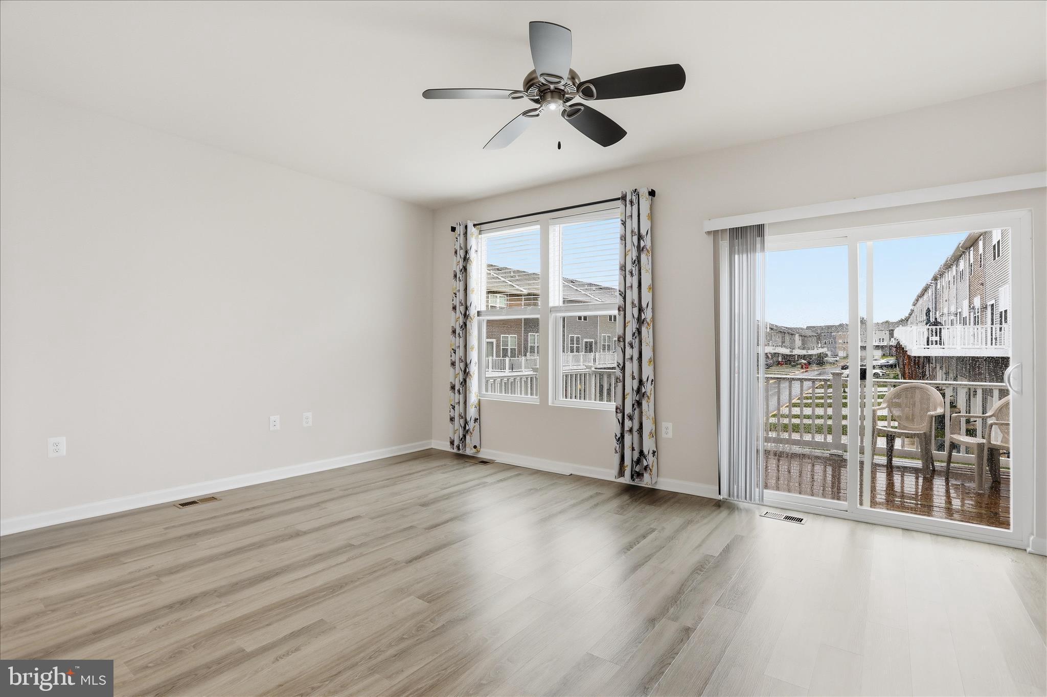 PRESIDENTS POINTE - Residential