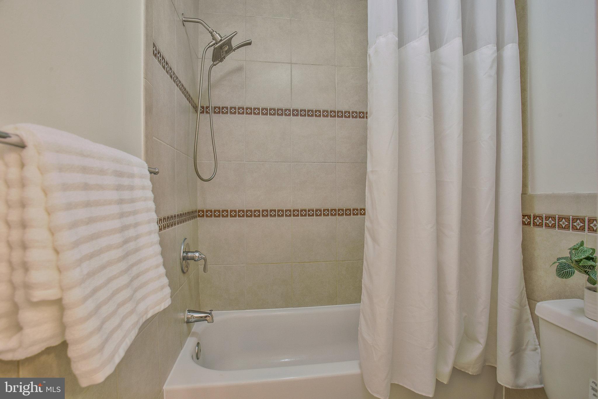 TANGLEWOOD TOWNHOMES - Residential