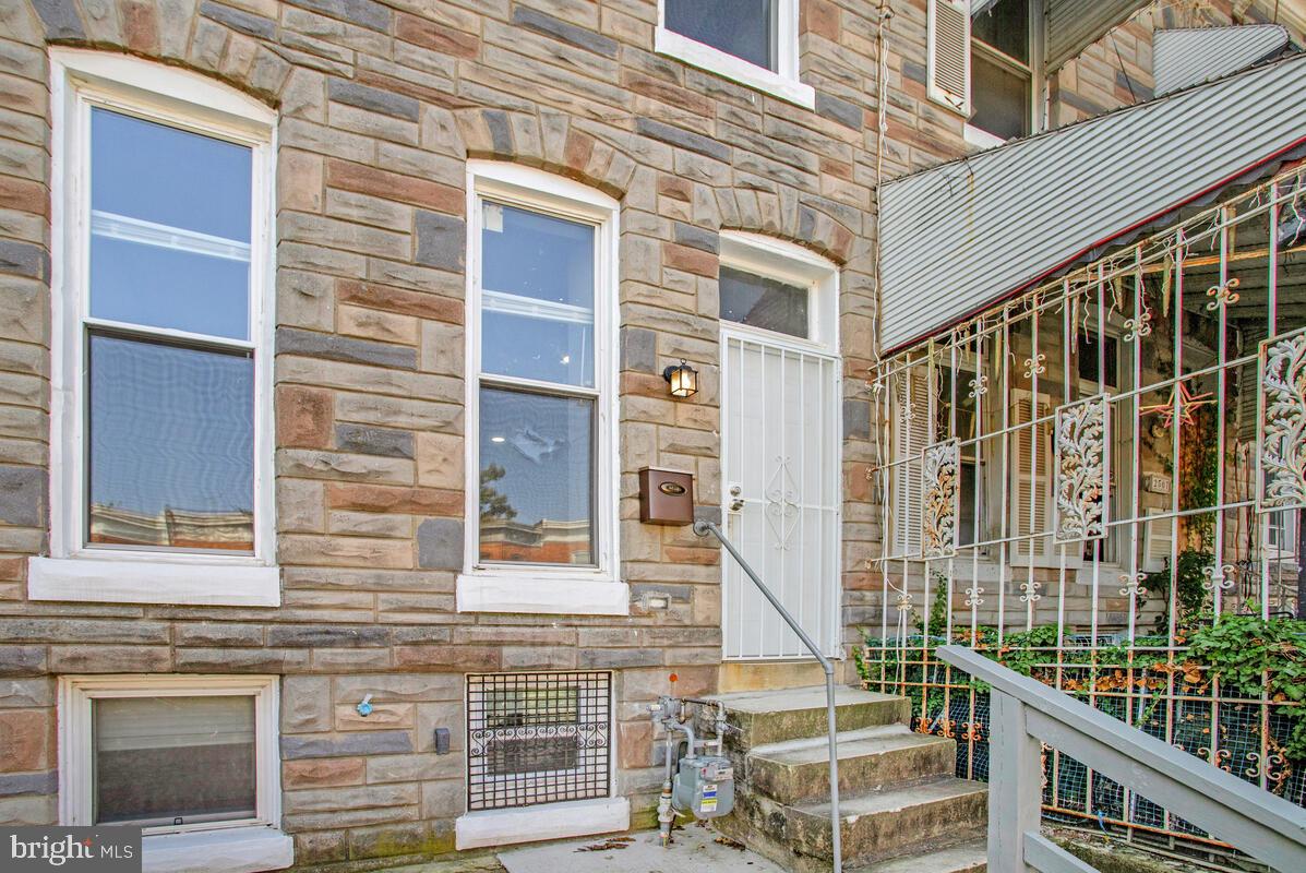 HOLLINS MARKET - Residential