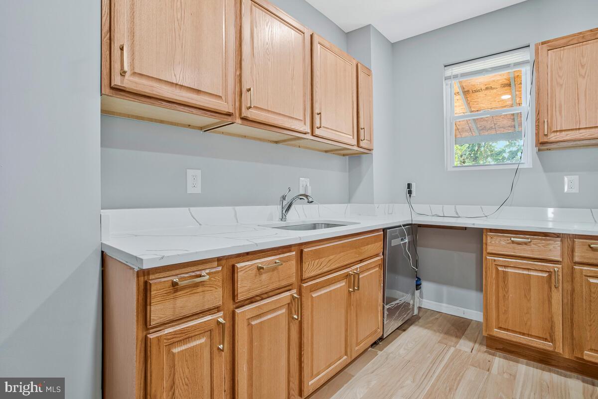 HOLLINS MARKET - Residential