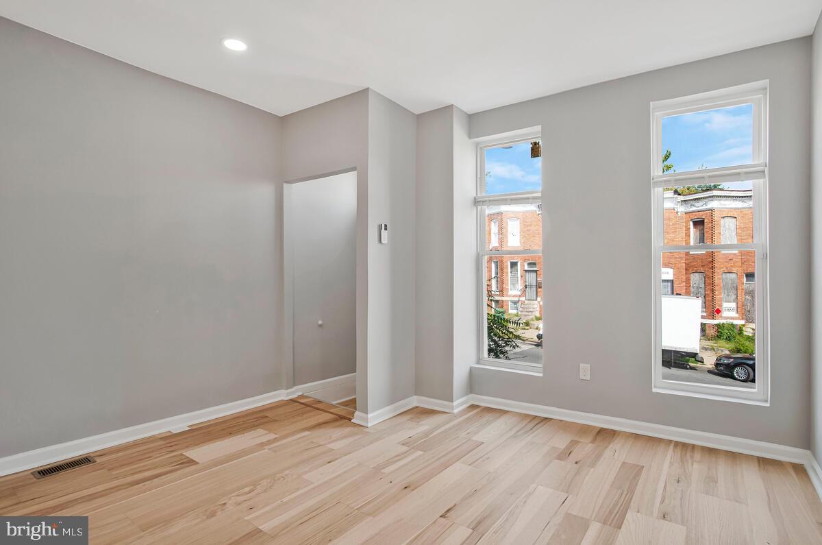 HOLLINS MARKET - Residential