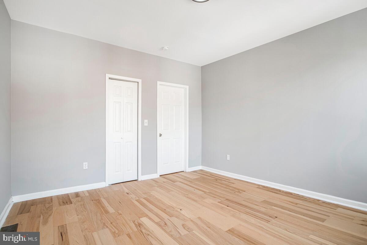 HOLLINS MARKET - Residential