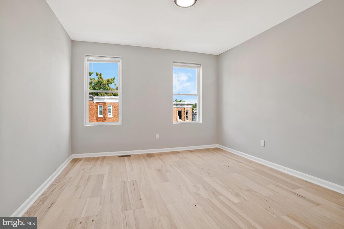 HOLLINS MARKET - Residential