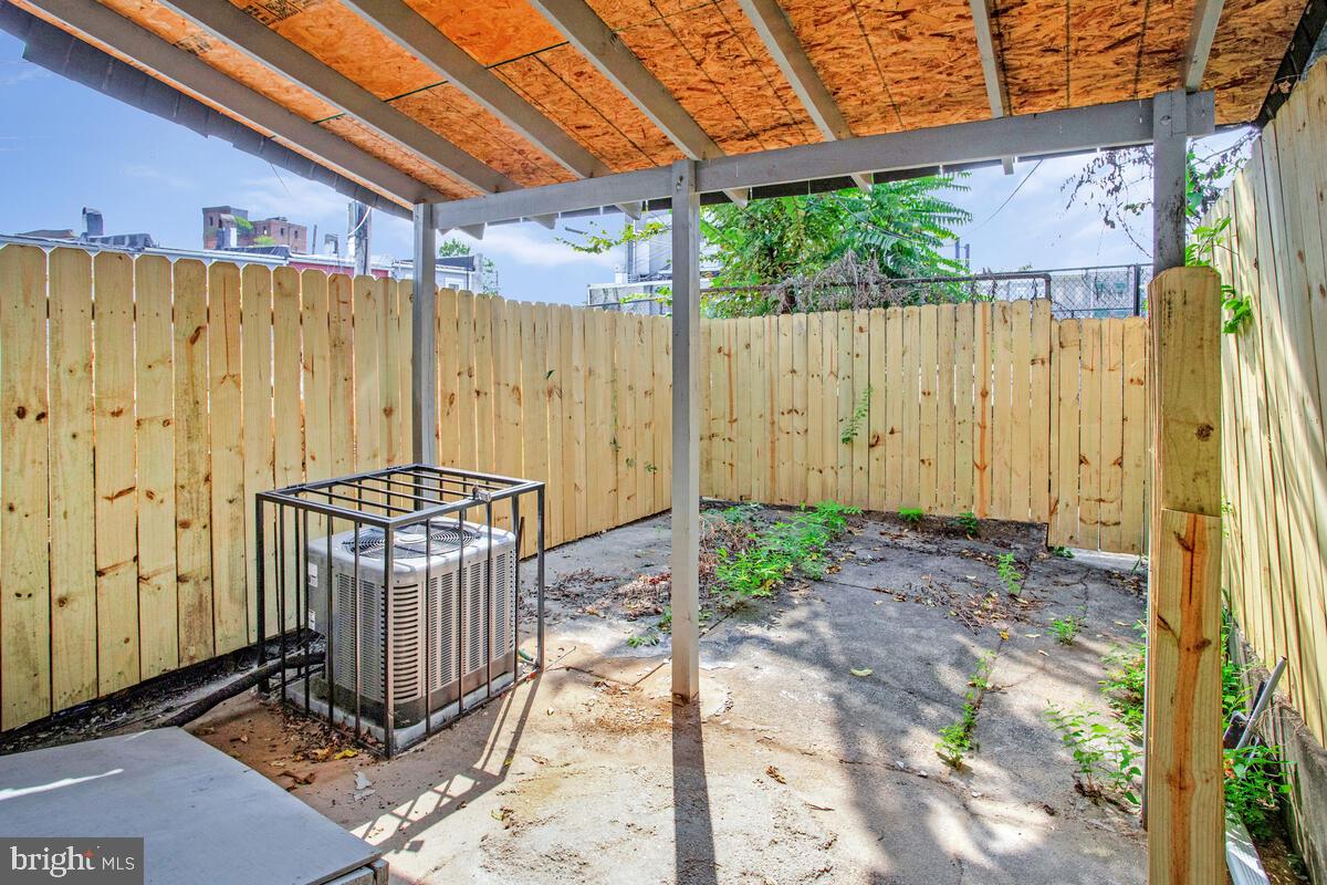 HOLLINS MARKET - Residential