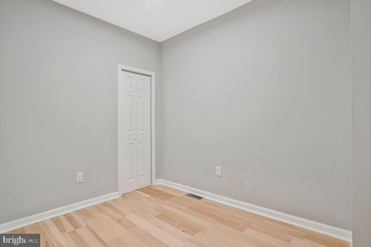 HOLLINS MARKET - Residential