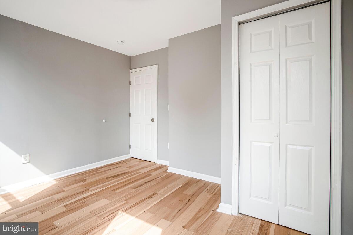HOLLINS MARKET - Residential