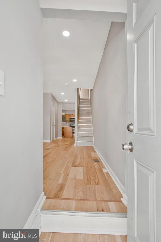 HOLLINS MARKET - Residential