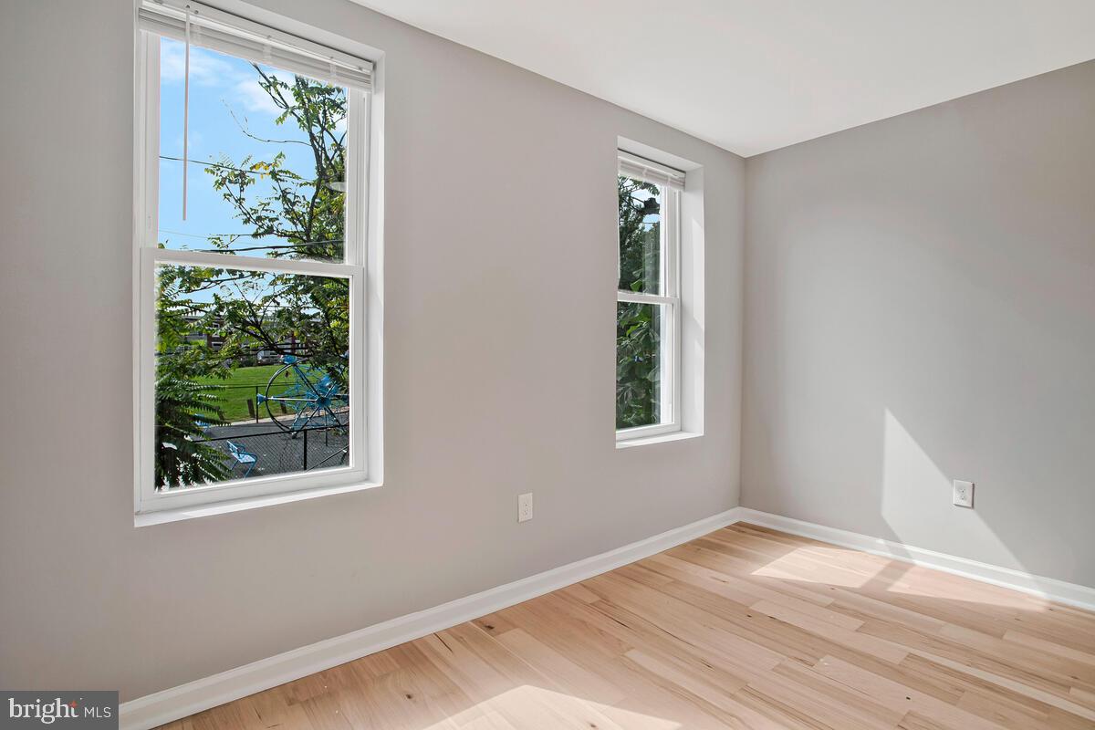 HOLLINS MARKET - Residential