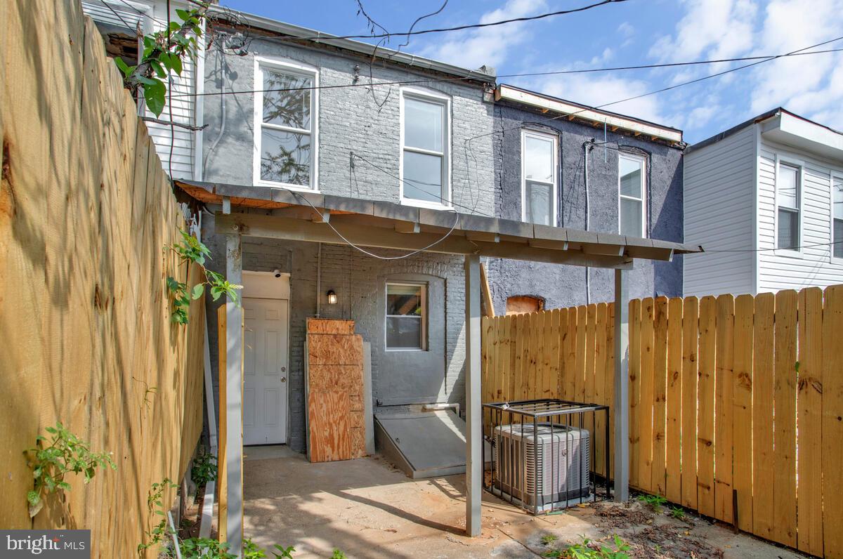 HOLLINS MARKET - Residential