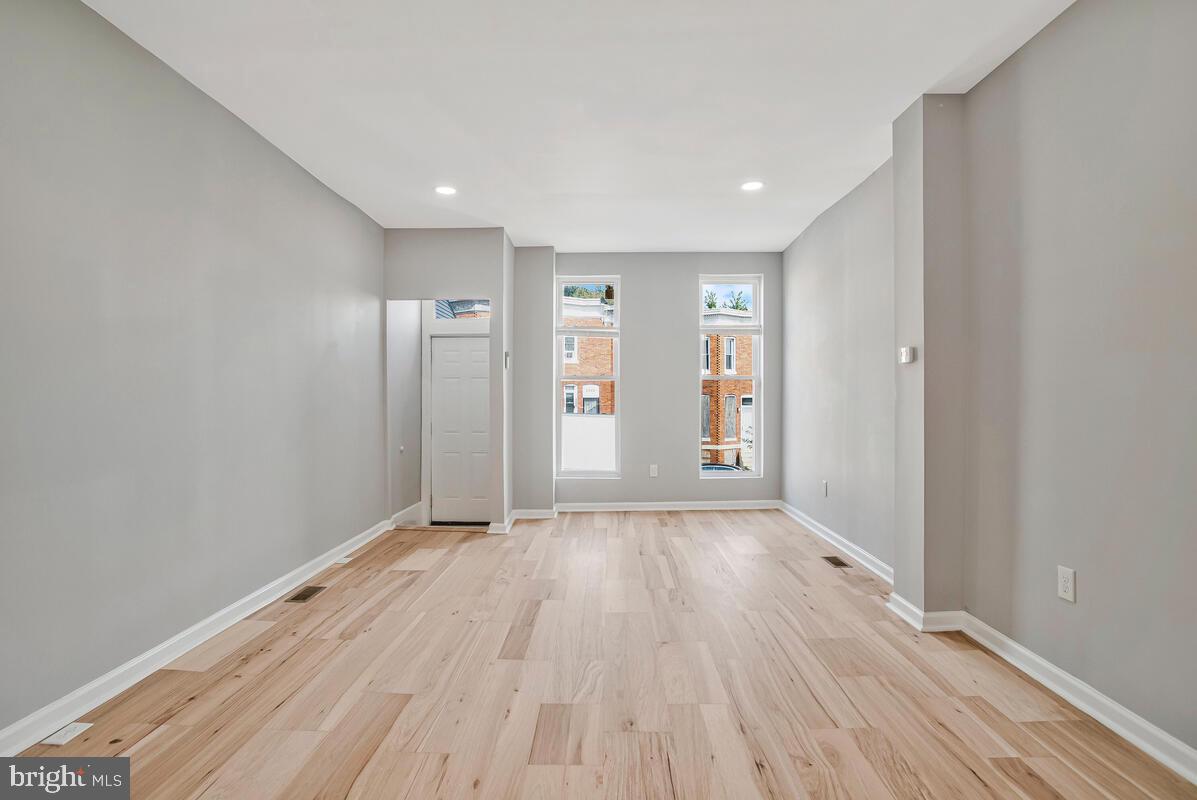 HOLLINS MARKET - Residential