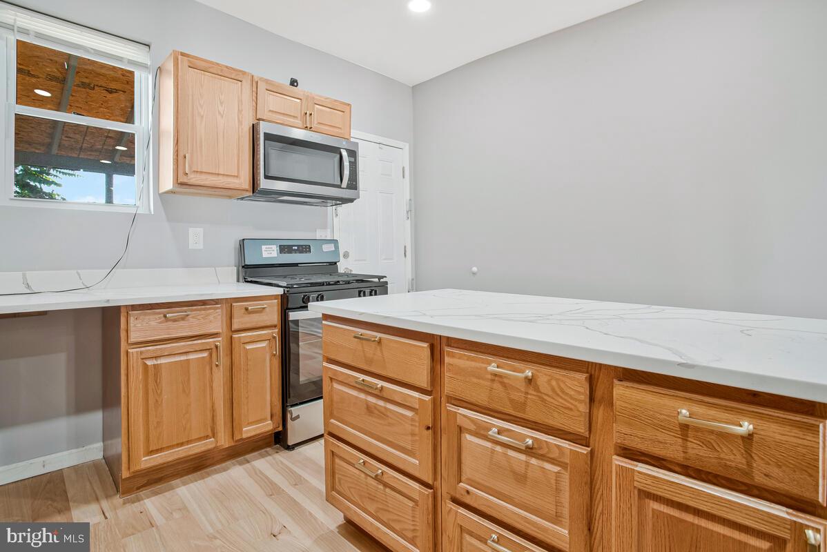 HOLLINS MARKET - Residential
