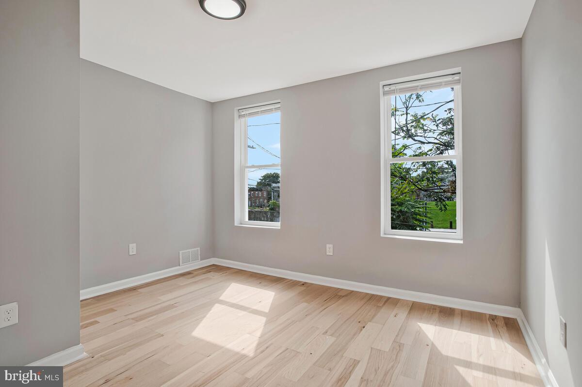 HOLLINS MARKET - Residential