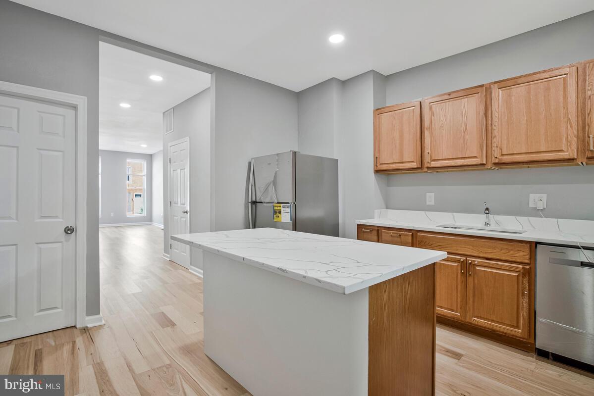 HOLLINS MARKET - Residential