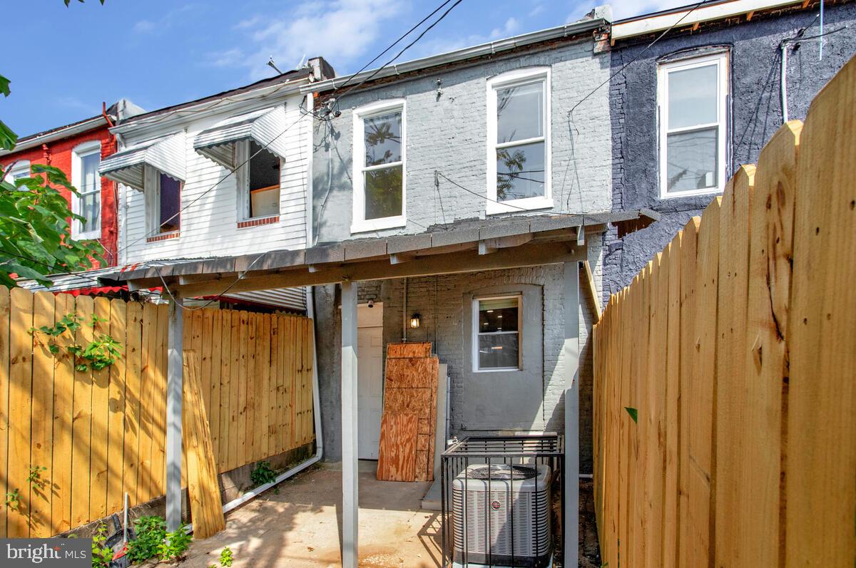HOLLINS MARKET - Residential
