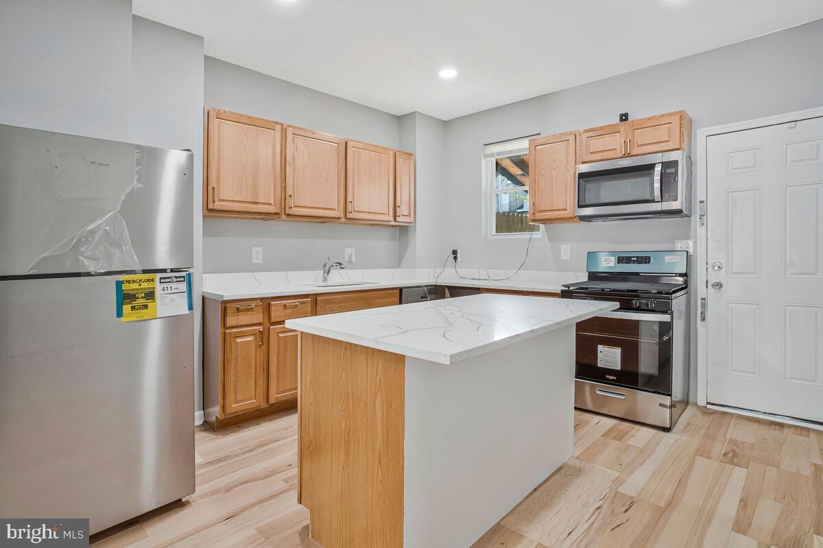 HOLLINS MARKET - Residential