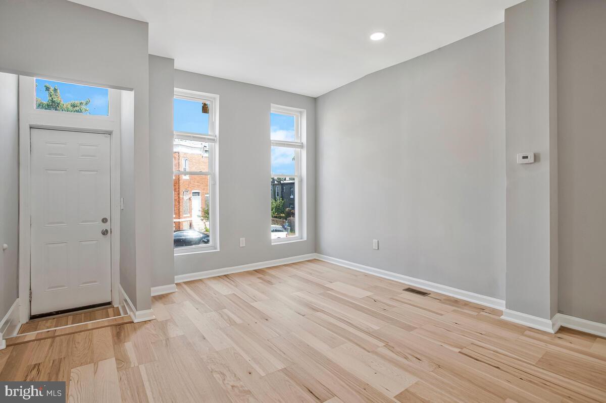 HOLLINS MARKET - Residential