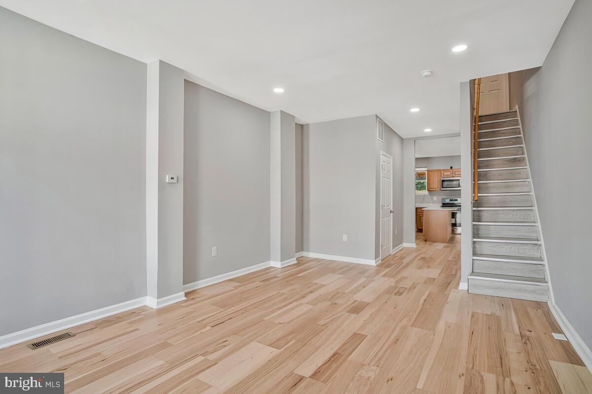 HOLLINS MARKET - Residential