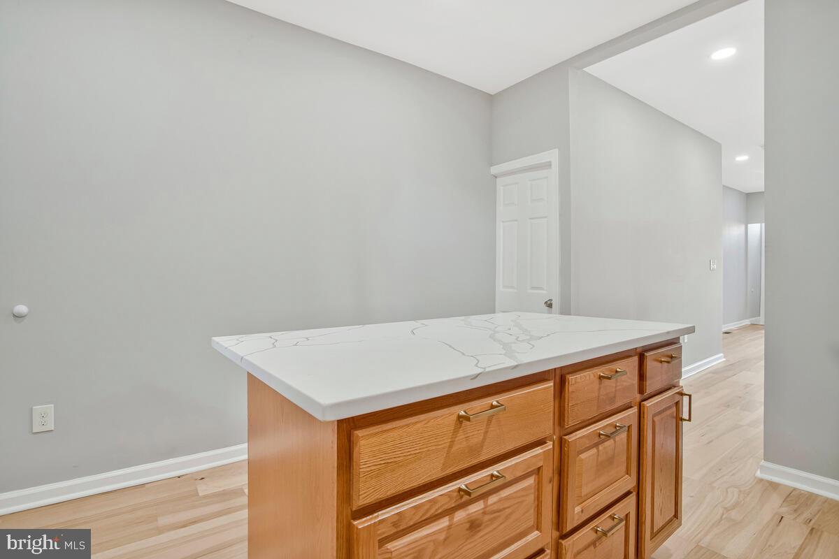 HOLLINS MARKET - Residential