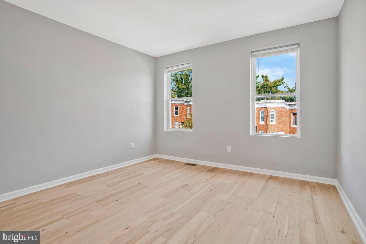 HOLLINS MARKET - Residential