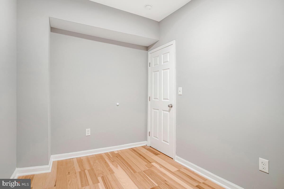 HOLLINS MARKET - Residential