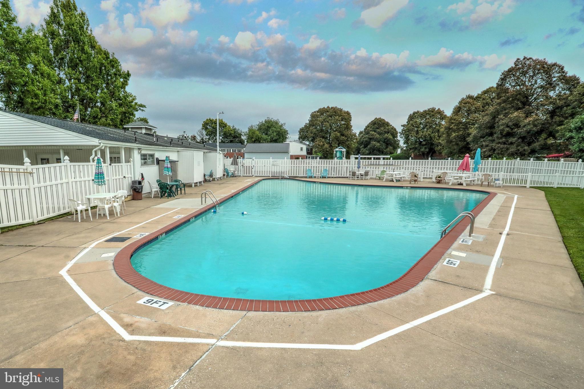 COLONY PARK CONDOS - Residential