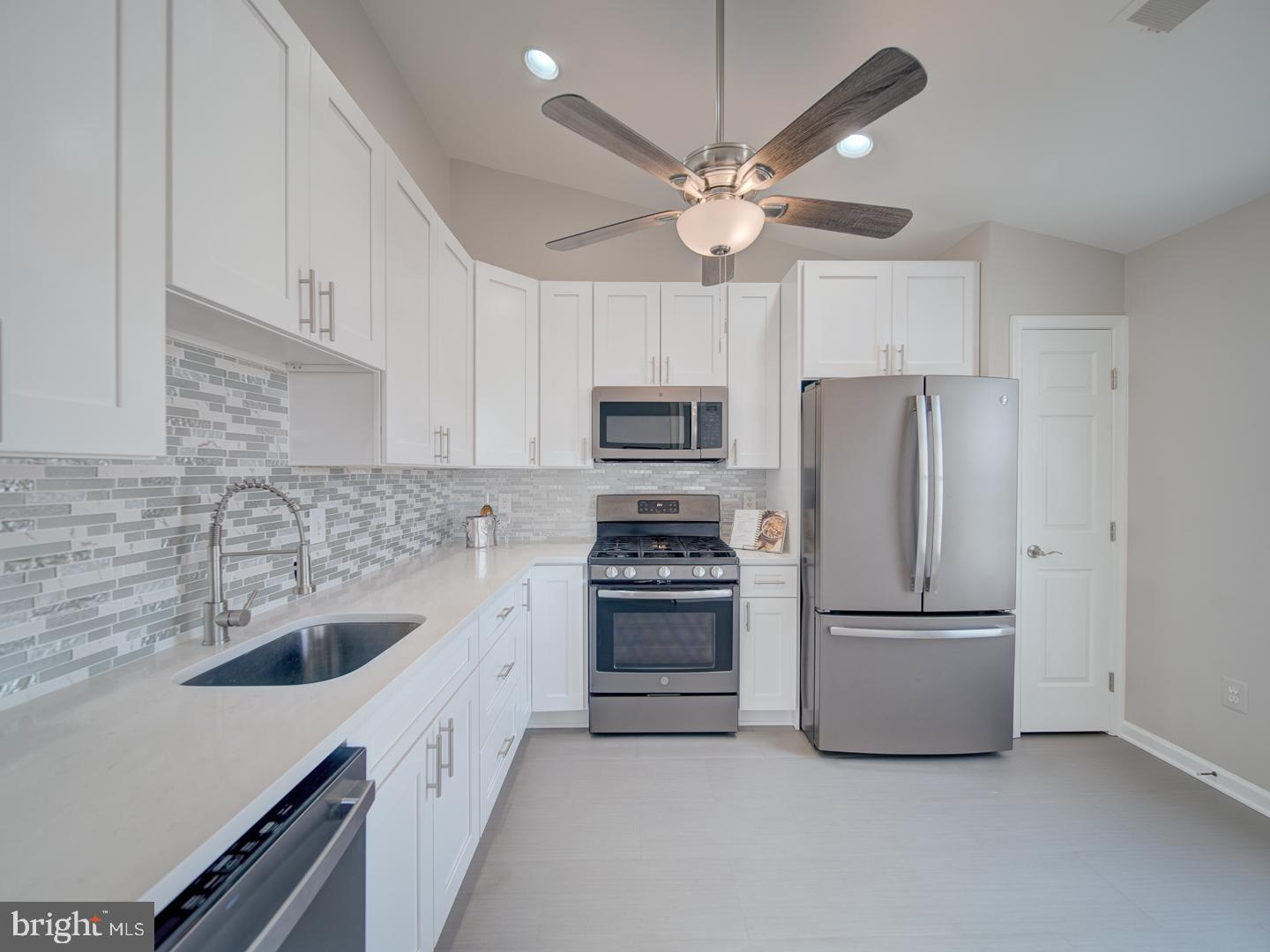 SOUTH MEADOWS - Residential