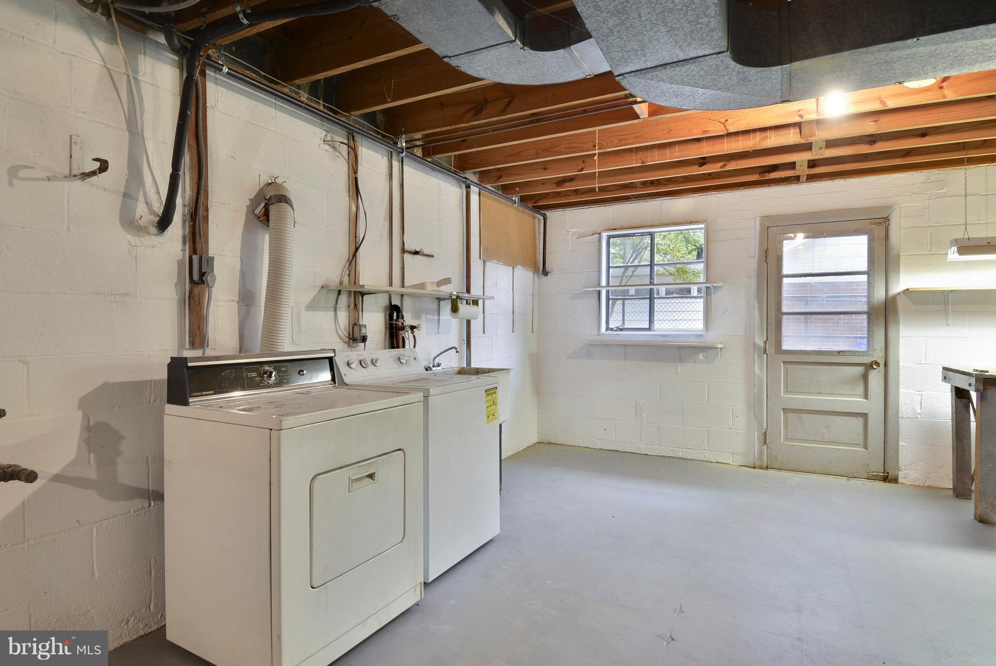 CREST PARK - Residential Lease