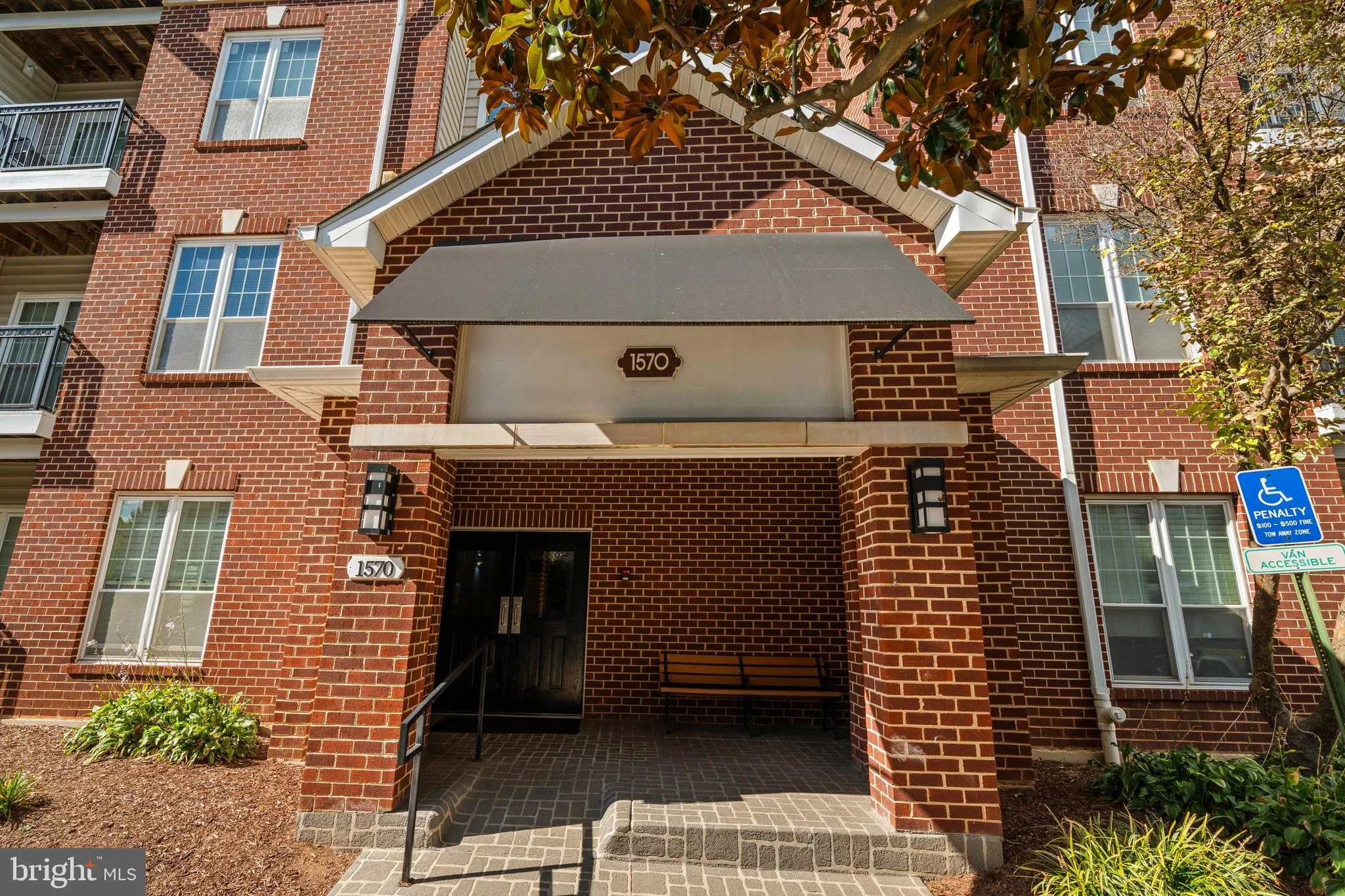 1570 Spring Gate Drive Unit 7203
