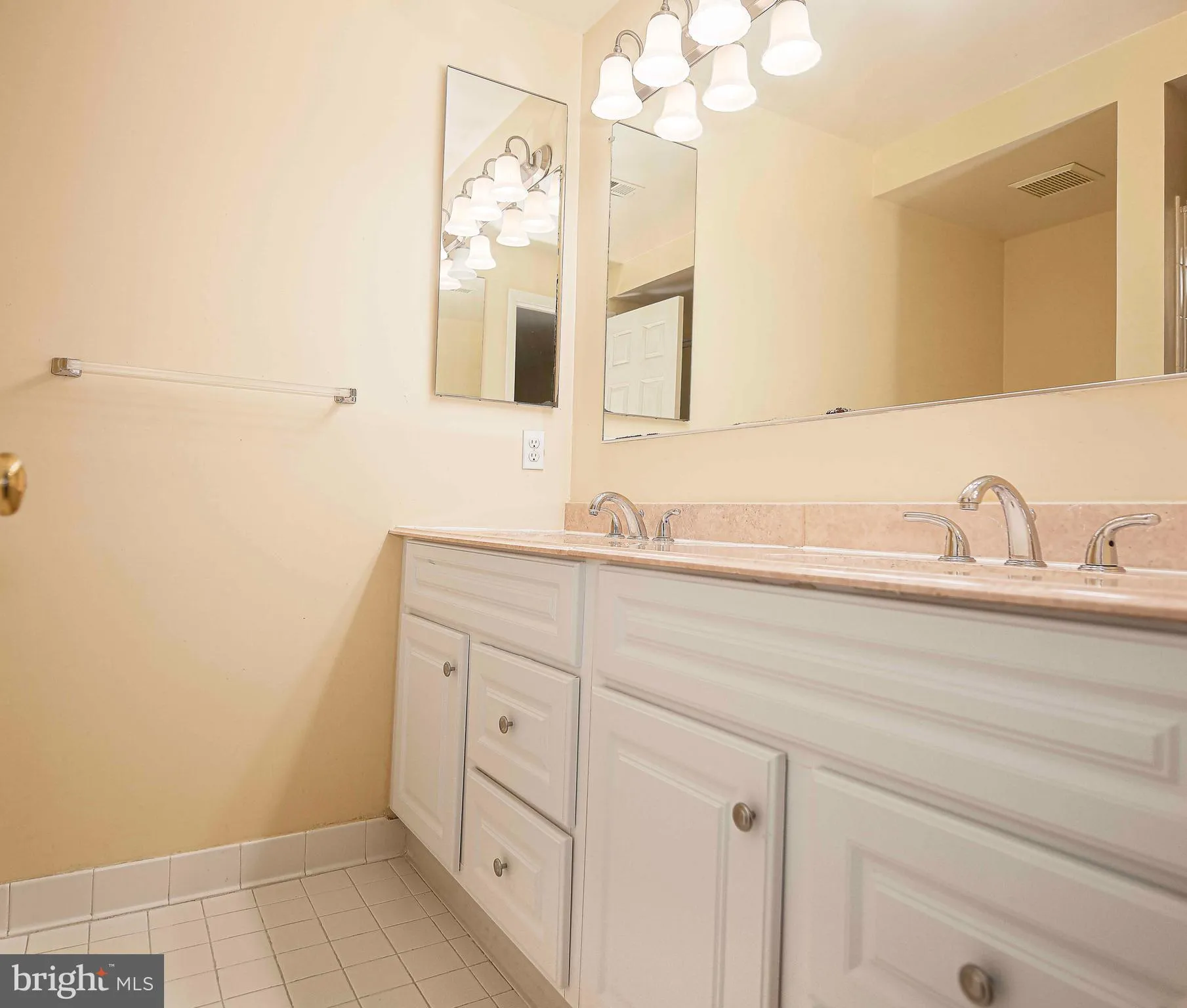 Lutherville Timonium, Maryland 21093, United States, 2 Bedrooms Bedrooms, ,2 BathroomsBathrooms,Residential,Active,134740