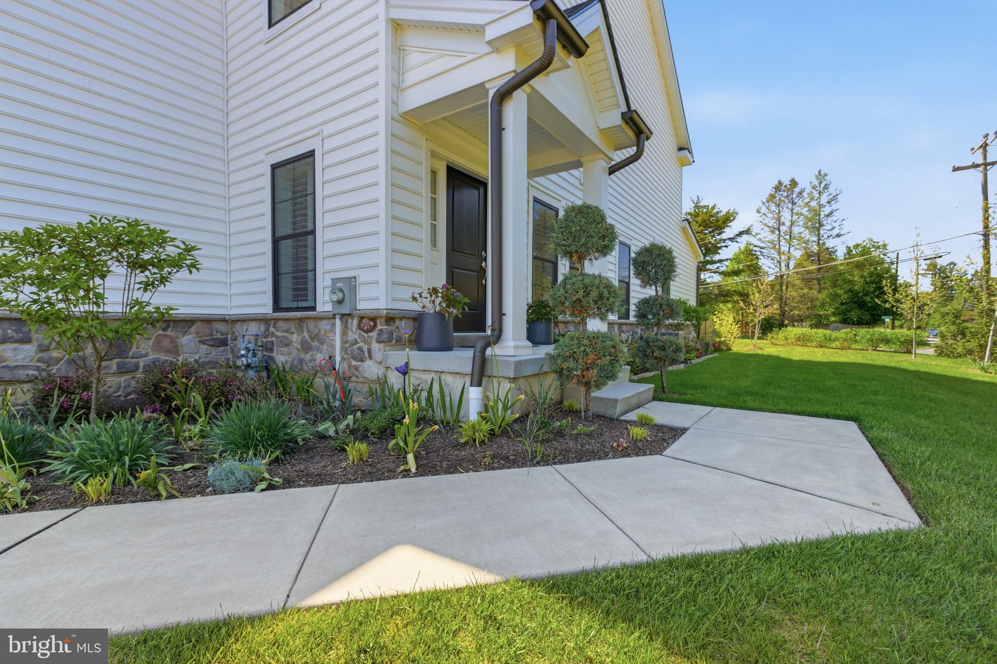 500 CARMELA WAY