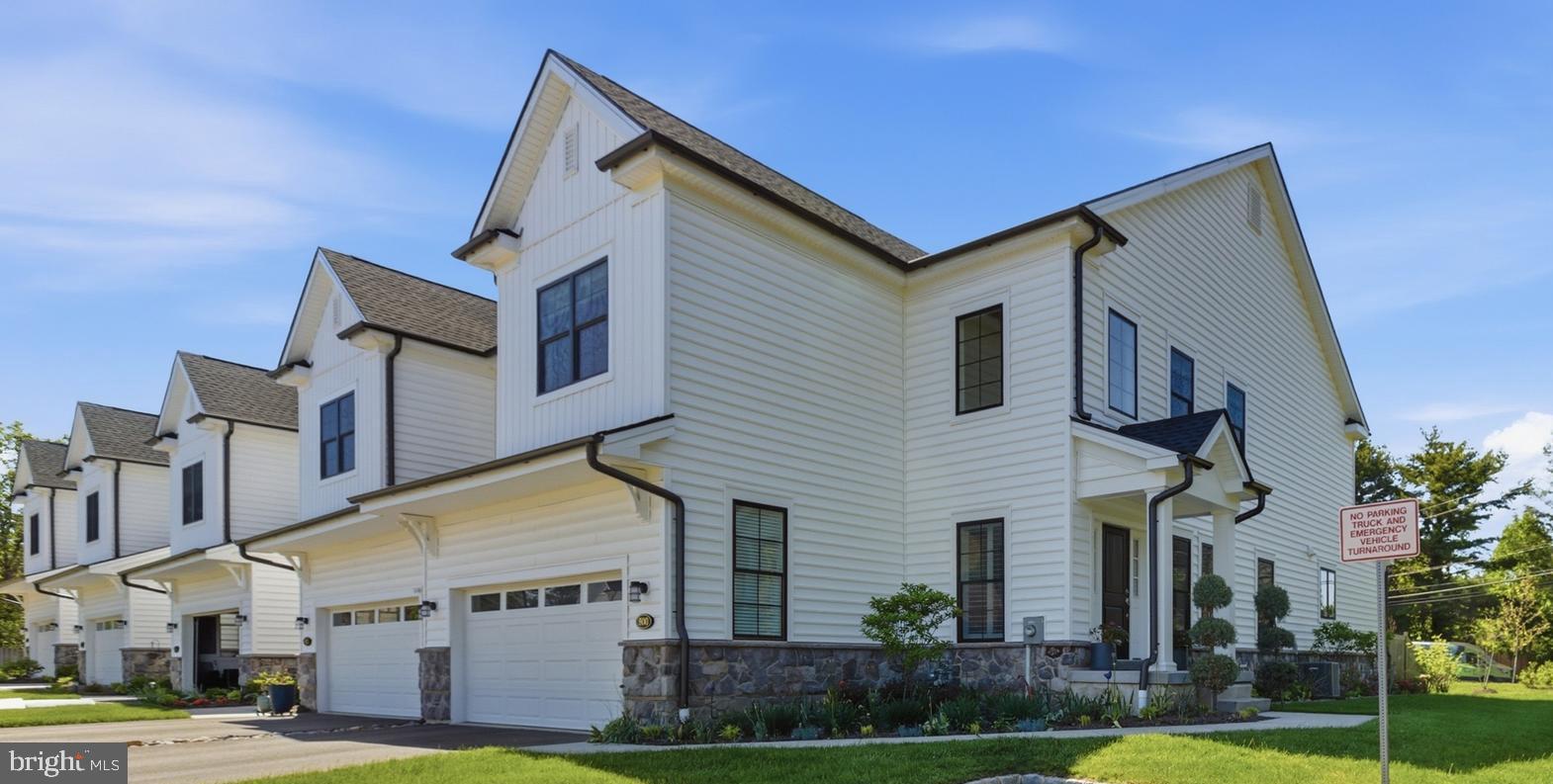 500 CARMELA WAY