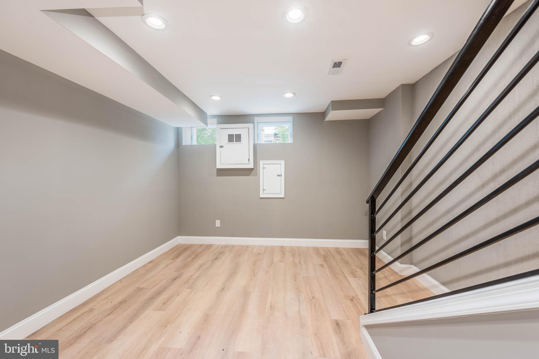 BROADWAY EAST - Residential