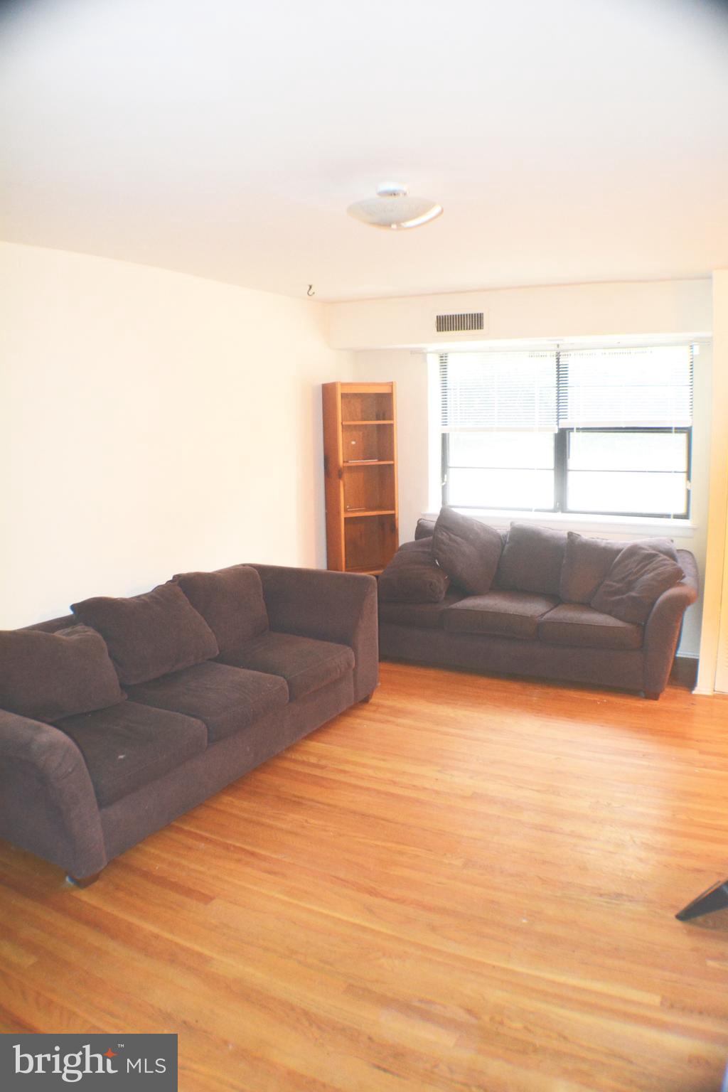 EAST FALLS - Residential Lease