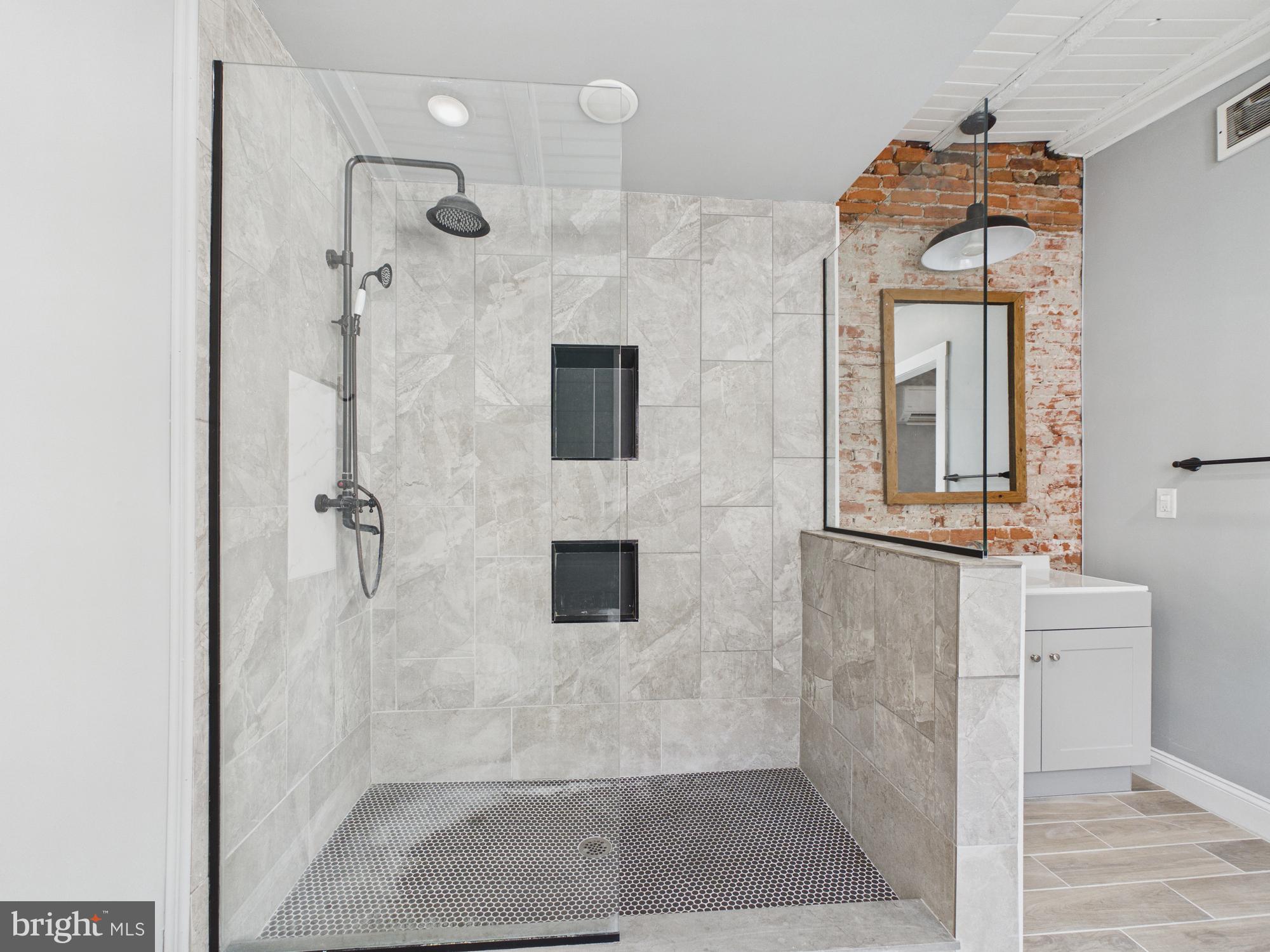 MANTUA - Residential