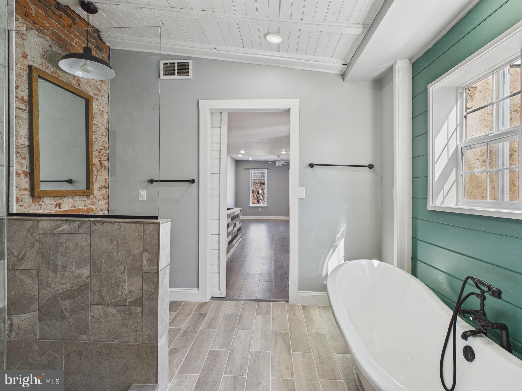 MANTUA - Residential