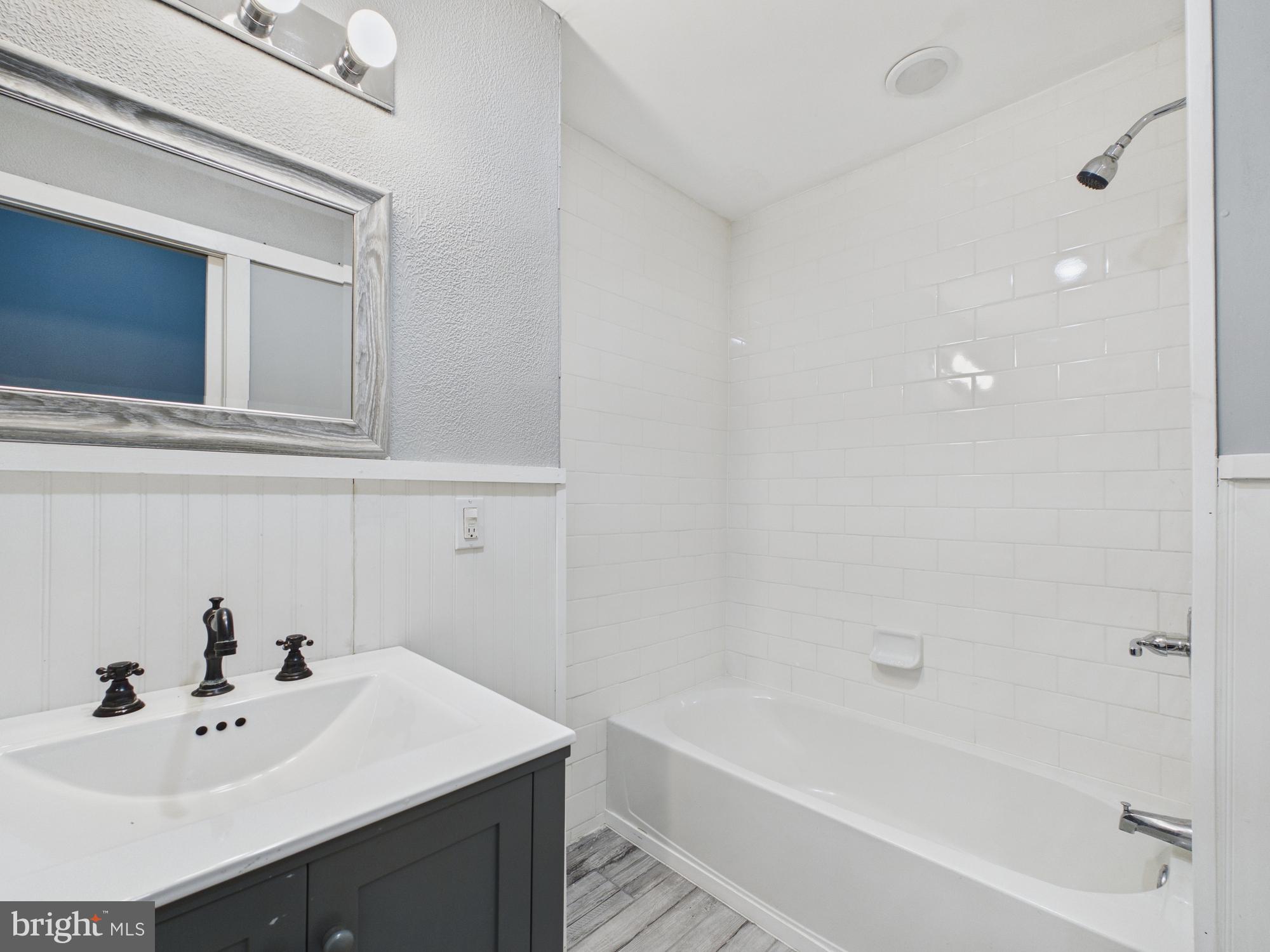 MANTUA - Residential