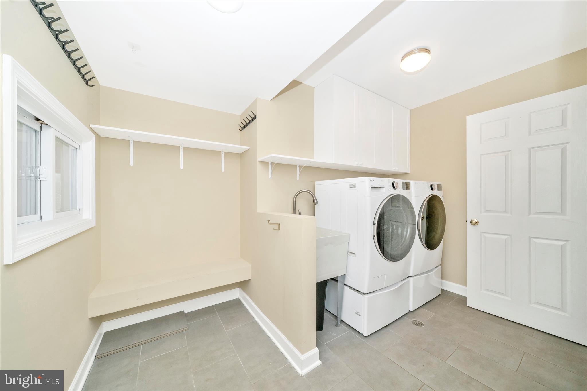 SENECA CHASE - Residential