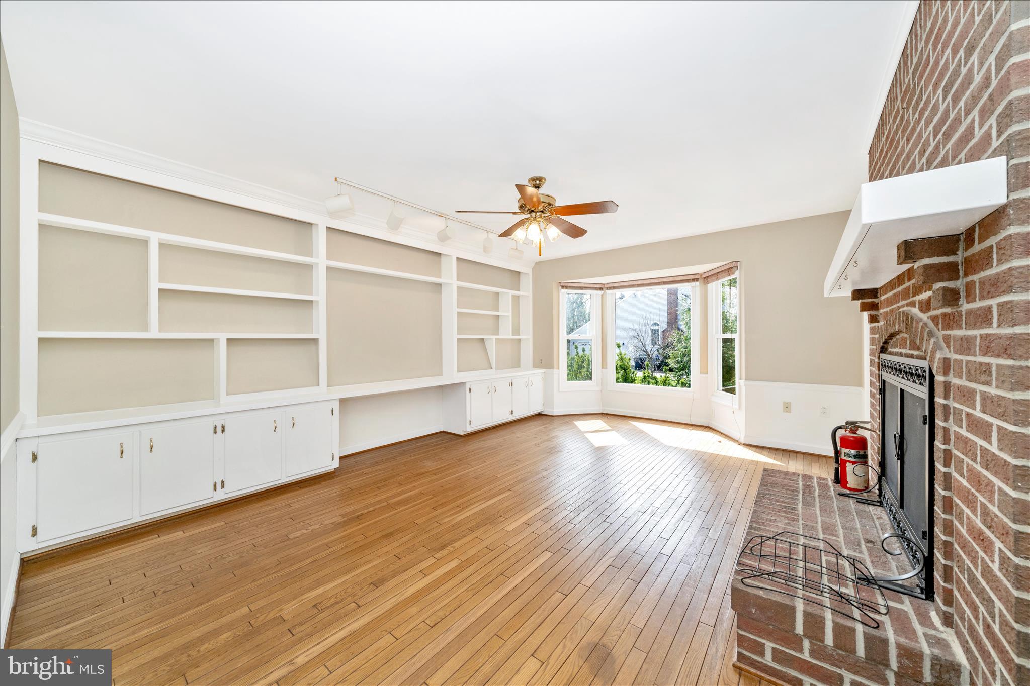 SENECA CHASE - Residential